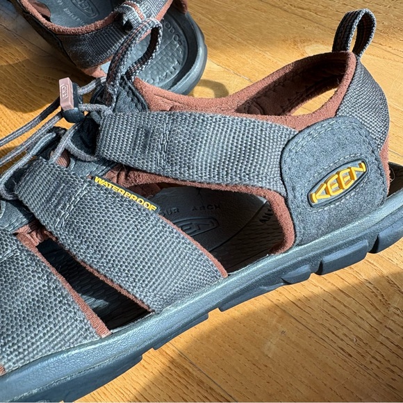Keen Clearwater CNX Sandals H2 Gray Brown Black Sport Hiking Shoes Men\'s Sz 11.5 main image 11